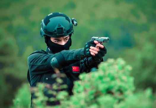 陈晓新剧定档饰热血警察 化身灵魂画手连载漫画分享拍摄趣事