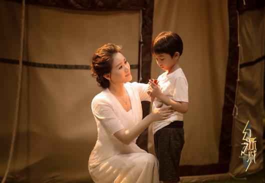 雷佳携手《幻乐之城》聚焦公益 为弱视群体绘就彩虹满天