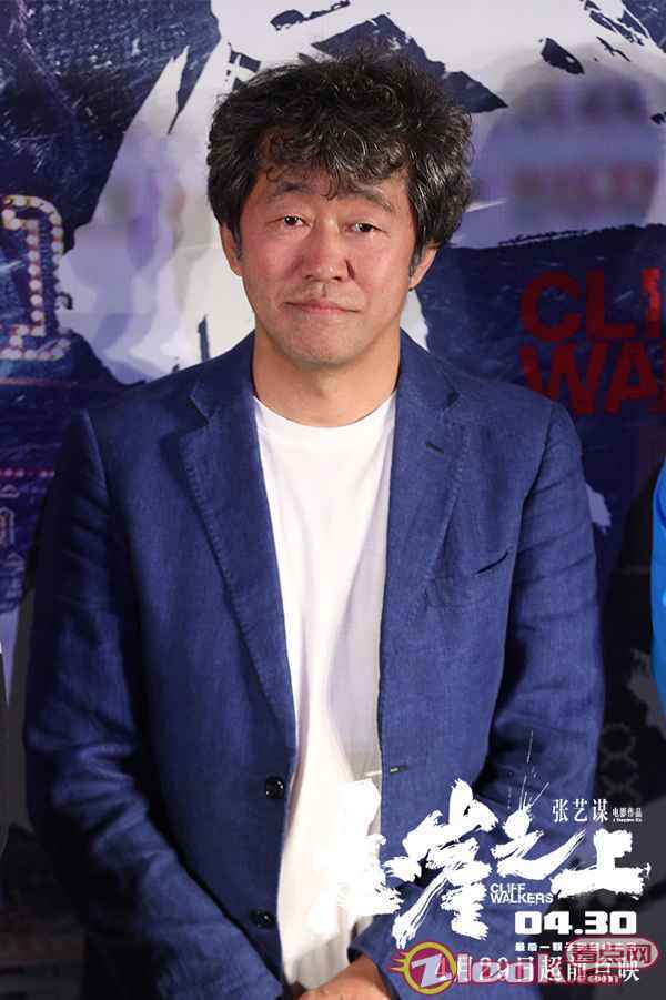 张艺谋《悬崖之上》盛大首映 好评如潮获赞“风声之后还有传奇”