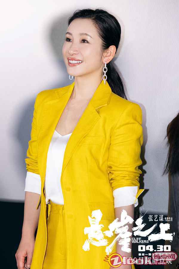 张艺谋《悬崖之上》盛大首映 好评如潮获赞“风声之后还有传奇”