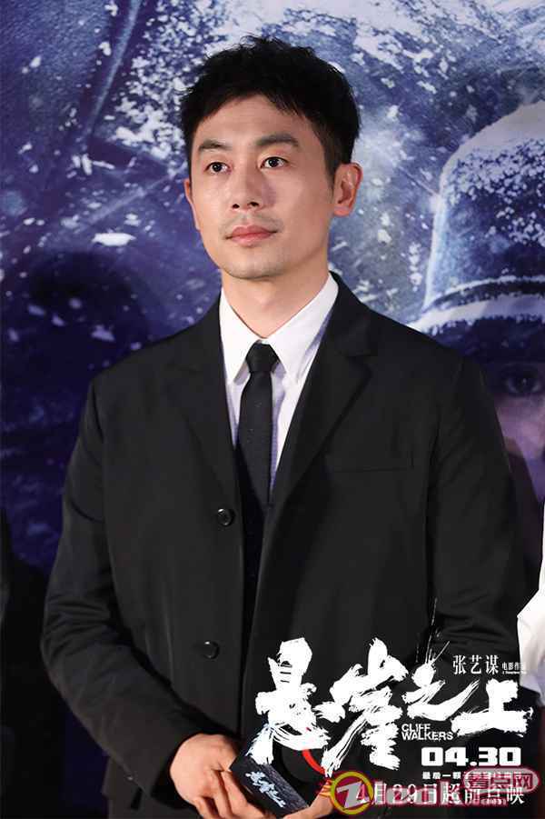 张艺谋《悬崖之上》盛大首映 好评如潮获赞“风声之后还有传奇”