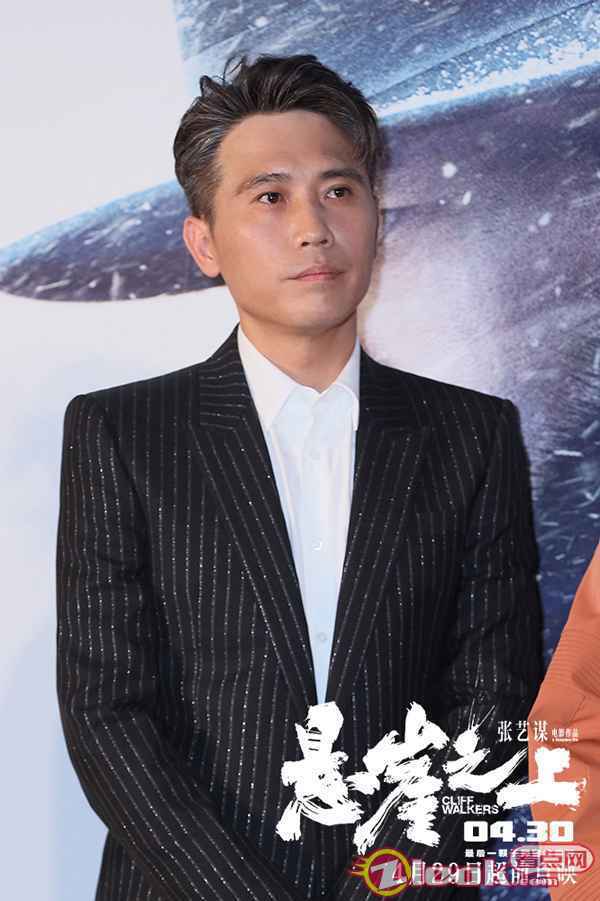 14《悬崖之上》首映礼-李乃文 张艺谋《悬崖之上》盛大首映 好评如潮获赞“风声之后还有传奇”