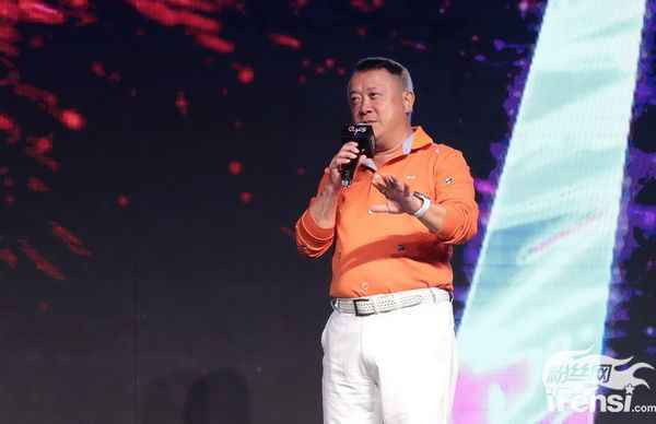 曾志伟携新作《求婚专家》亮相上影节