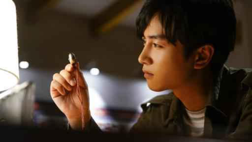 陈晓新剧开启卧底警察模式 甜虐剧情即将上线引发期待