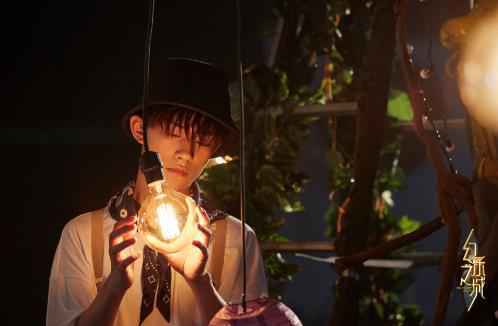 《幻乐之城》发布易烊千玺宣传片 “奇幻少年”探索未知世界