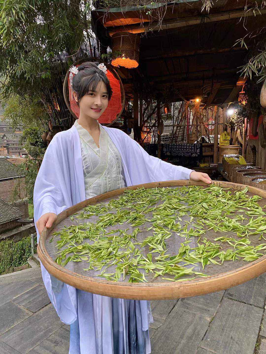 《人在世上飘》MV热播,女主虞姬引关注