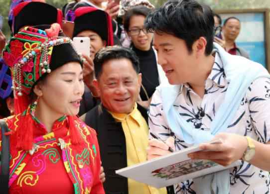 东方卫视《我们在行动》再入彩云之南 陈蓉携手蔡国庆、吴谨言逗乐学习哈尼族语言 助农探索绿春县支柱产业