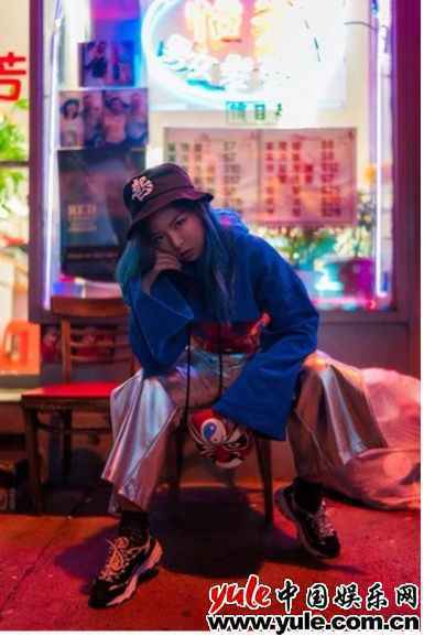 新晋DJ制作人LIIIV将联手中国好声音歌手YC带来最新单曲《Diamond Eyes》