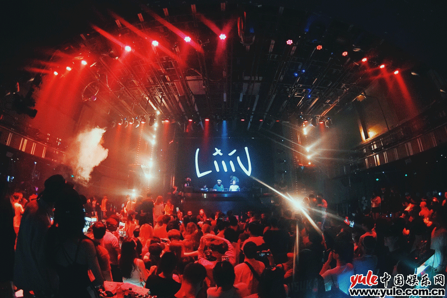 新晋DJ制作人LIIIV将联手中国好声音歌手YC带来最新单曲《Diamond Eyes》