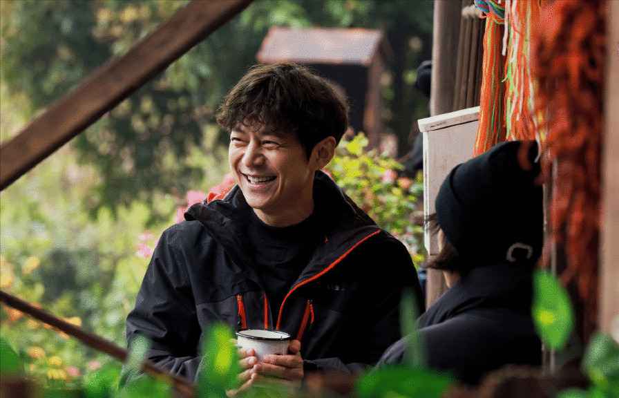 张艺兴靠“骗术”蒙混过关，黄磊偷菜，师徒合体套路《向生》导演