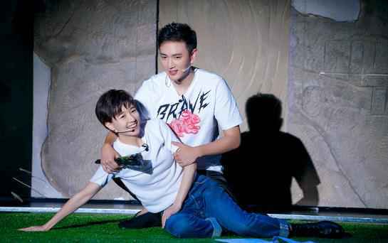 《青春同学会》韩雪发好人卡婉拒袁弘，焦俊艳长发造型演绎青蛇