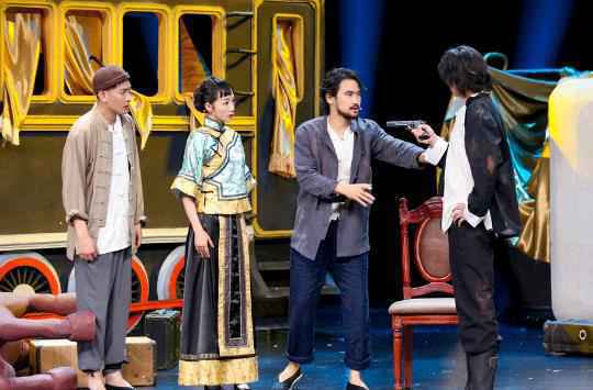 《青春同学会》韩雪发好人卡婉拒袁弘，焦俊艳长发造型演绎青蛇