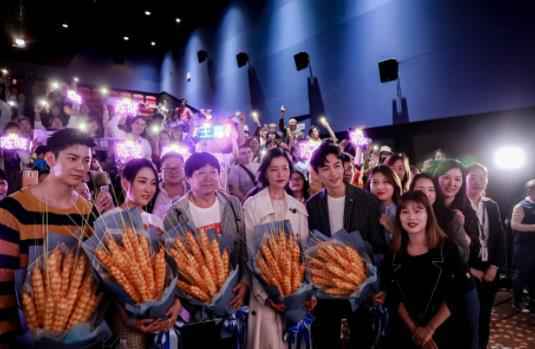 陈晓新片《如影随心》明日上映 现身南京路演大银幕表现力获好评