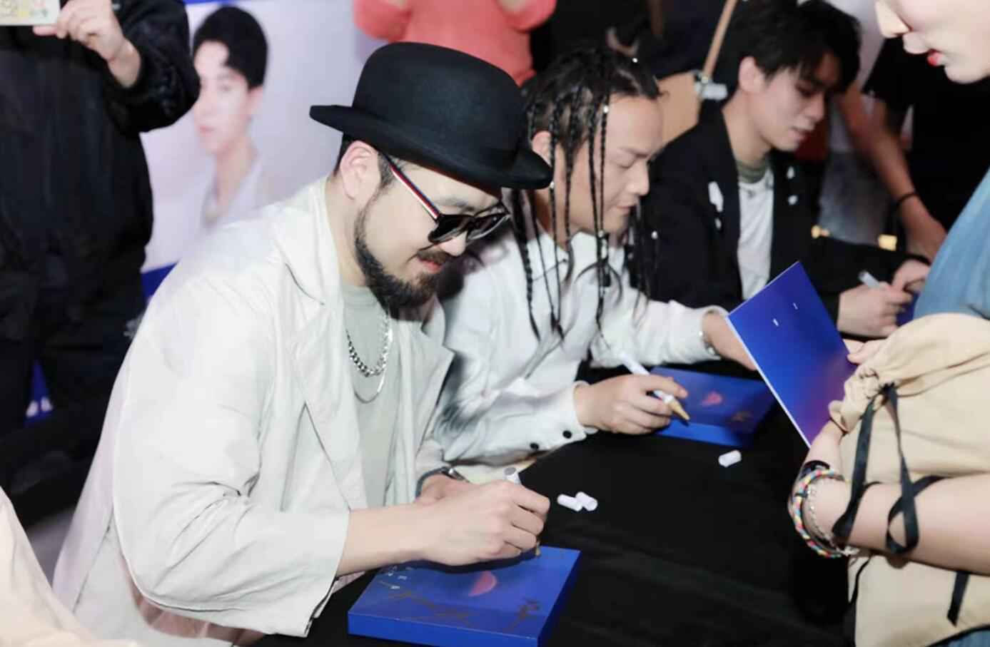 未来民族携佳音王深圳签售圆满 阿朵惊喜嘉宾出席