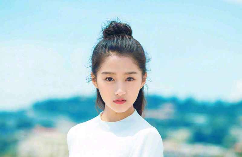 《王牌》收官关晓彤发文，自爆下一季还在，导演透露鹿晗将同台？