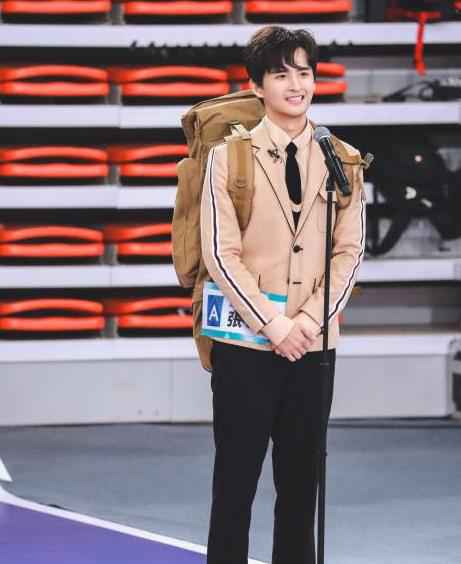 张远成《创造营2019》首个晋级选手 再爆金句重新诠释少年感