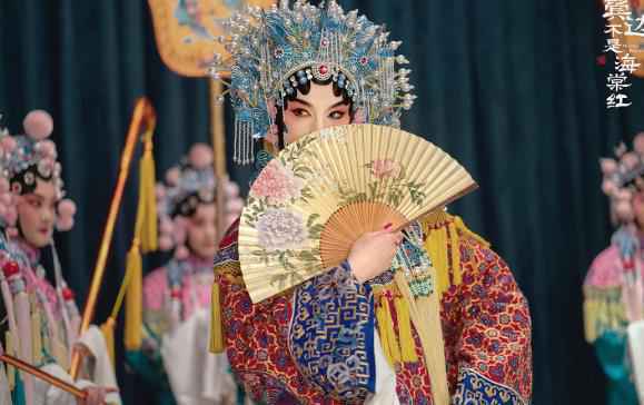 《鬓边不是海棠红》今日开播！黄晓明尹正佘诗曼上演民国梨园传奇