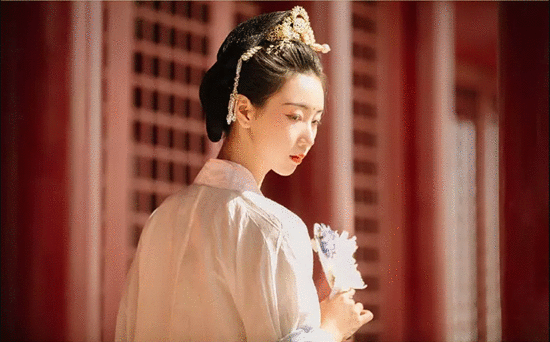 抖音梦断不成归几分憔悴是什么歌？