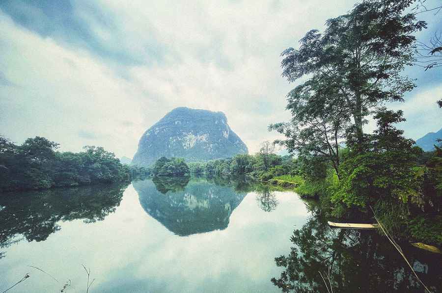 卢靖姗晒瑜伽倒立照 倡导健康运动低碳生活