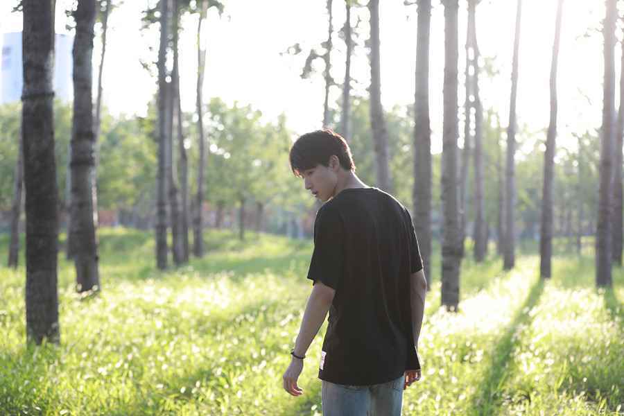 陆羽晒画作大玩月饼谜题 口红精上身隔空宠粉