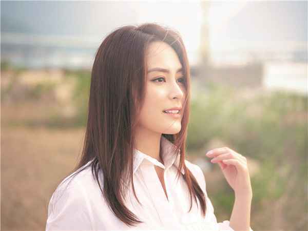 钟欣潼全新EP《听说的幸福》今日上线