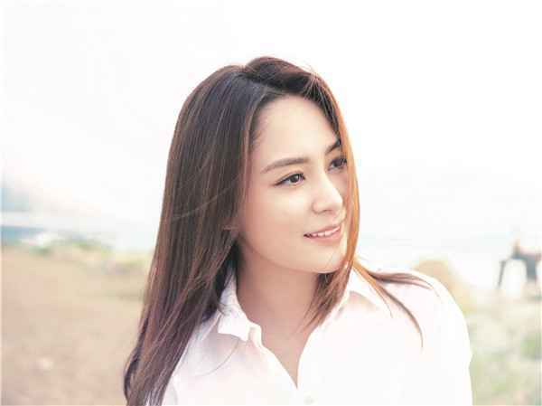 钟欣潼全新EP《听说的幸福》今日上线