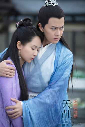 《天乩》开播两周好评不断 杨紫任嘉伦高甜吻戏来袭