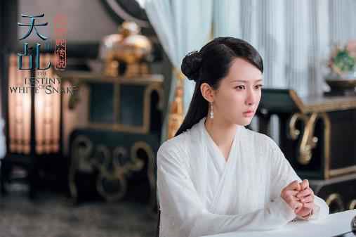 《天乩》开播两周好评不断 杨紫任嘉伦高甜吻戏来袭