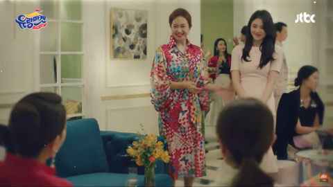 《流浪市场》多景妈妈金宣敬模仿《夫妻的世界》金喜爱神情