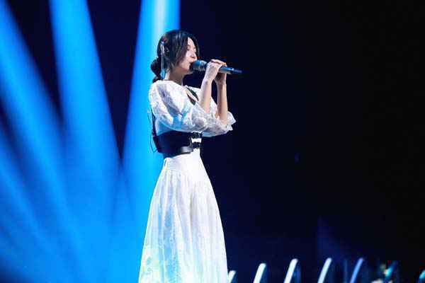 《谁是宝藏歌手》迎来现场观众，星号歌手萨吉获赞赋予歌曲全部生命