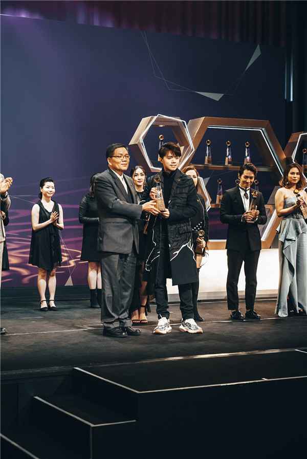 容祖儿等横扫“十大中文金曲颁奖”奖