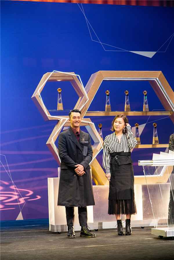 容祖儿等横扫“十大中文金曲颁奖”奖