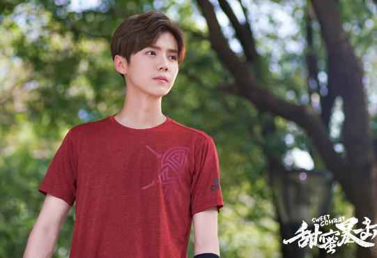 《甜蜜暴击》打造最轻松追剧姿势 鹿晗超萌兔子装上线