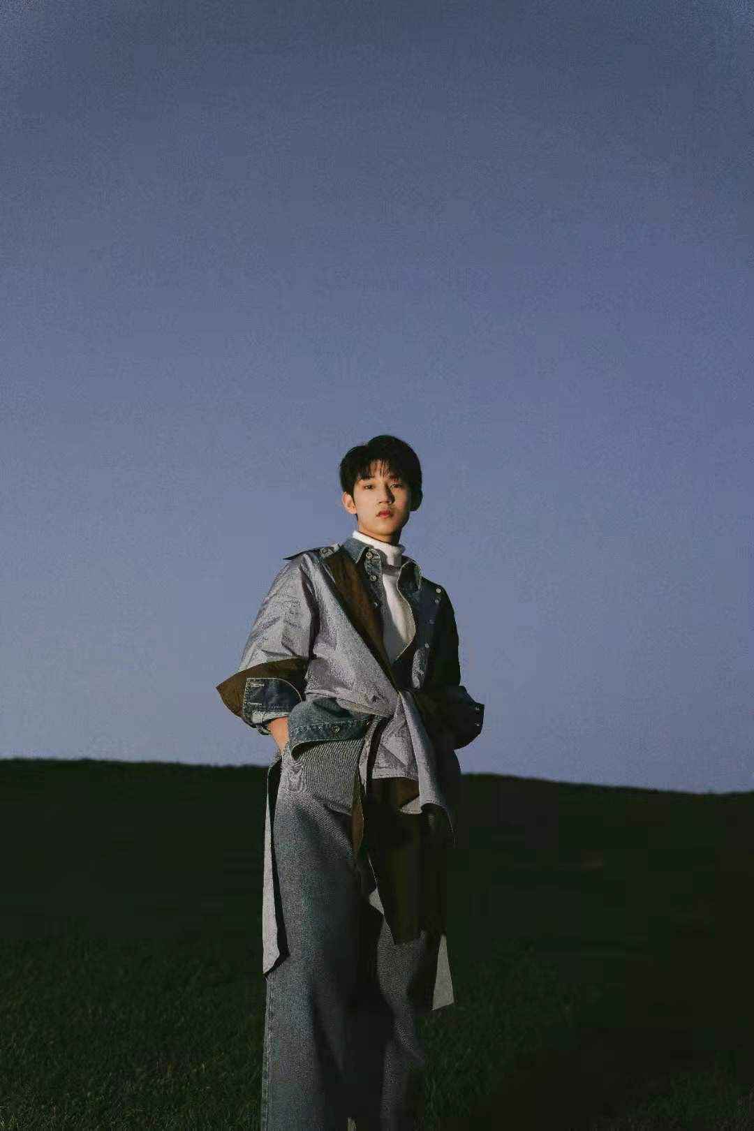 杜天宇最新时尚大片曝光 复古牛仔风尽显别样时尚