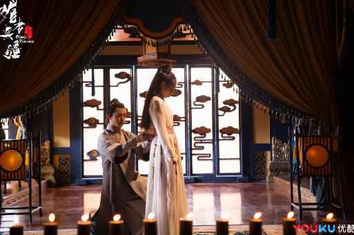 超级剧集《媚者无疆》正在热播,李一桐屈楚萧狂撒糖