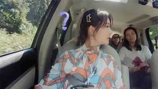 演员霍思燕想安慰闷闷不乐的谢娜，话一出口，节目组赶紧闭麦