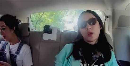 演员霍思燕想安慰闷闷不乐的谢娜，话一出口，节目组赶紧闭麦