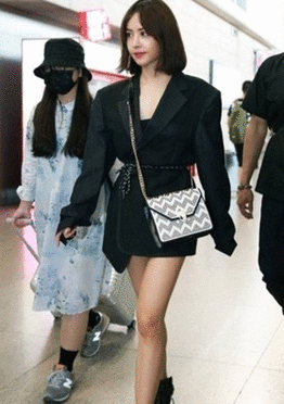 蔡依林被男粉丝突袭求合照 吓到抖肩