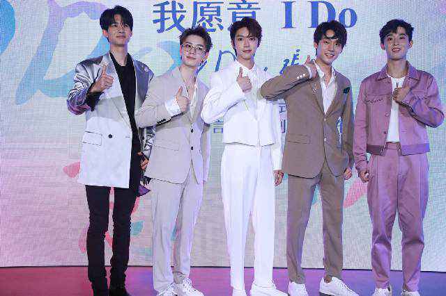 创造营学员艺术展合体 人气火爆承包热搜