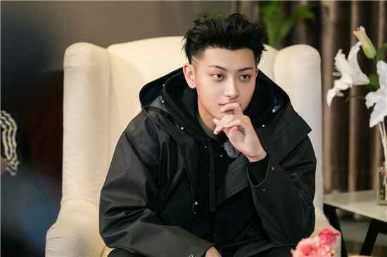 新综艺《小小的追球》正式开播，北极站黄子韬自曝有喜欢的人？