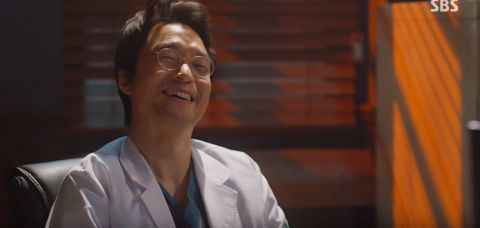 《浪漫医生金师傅2》李圣经、安孝燮渐渐体会到韩石圭的「用心良苦」？