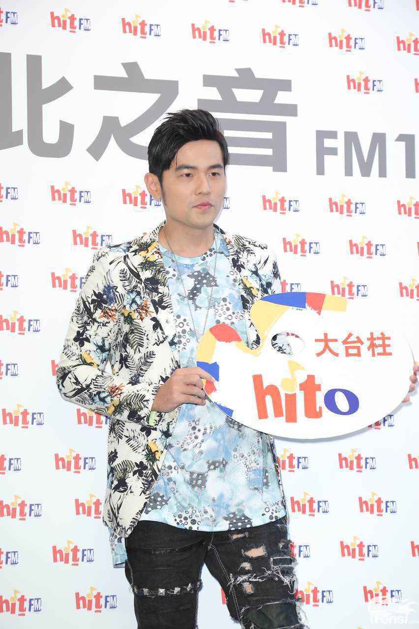 周杰伦现身Hit Fm 最新MV化身“女儿奴”