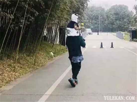 黄晓明为何很少晒照?黄晓明与小海绵多久没有同框了?