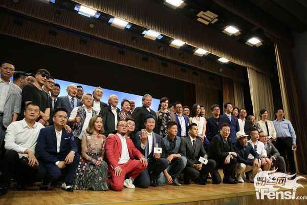 洪金宝电影工作室落户上海 成龙现身