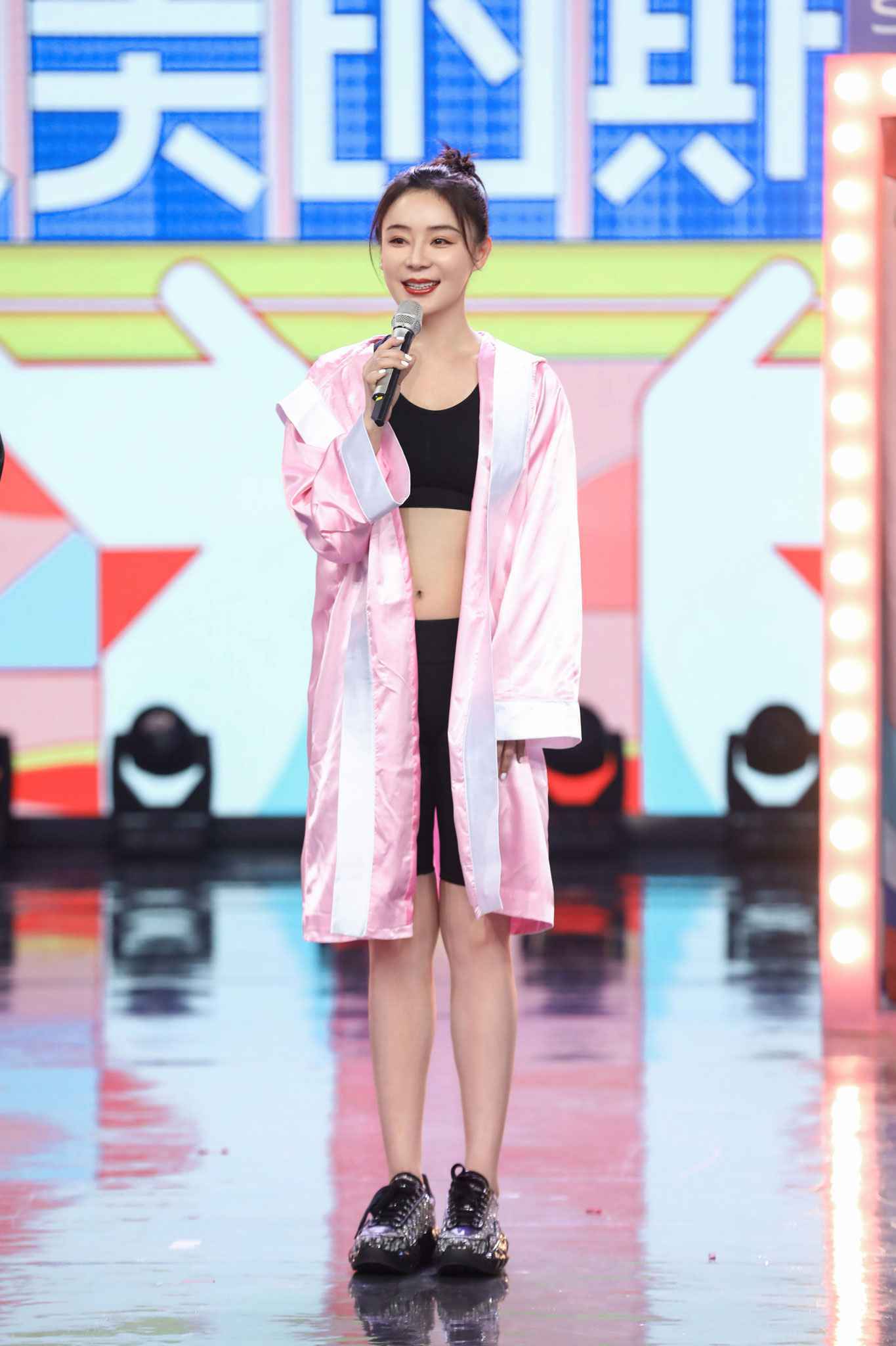 袁姗姗登《快乐大本营》动情告白援鄂医护人员