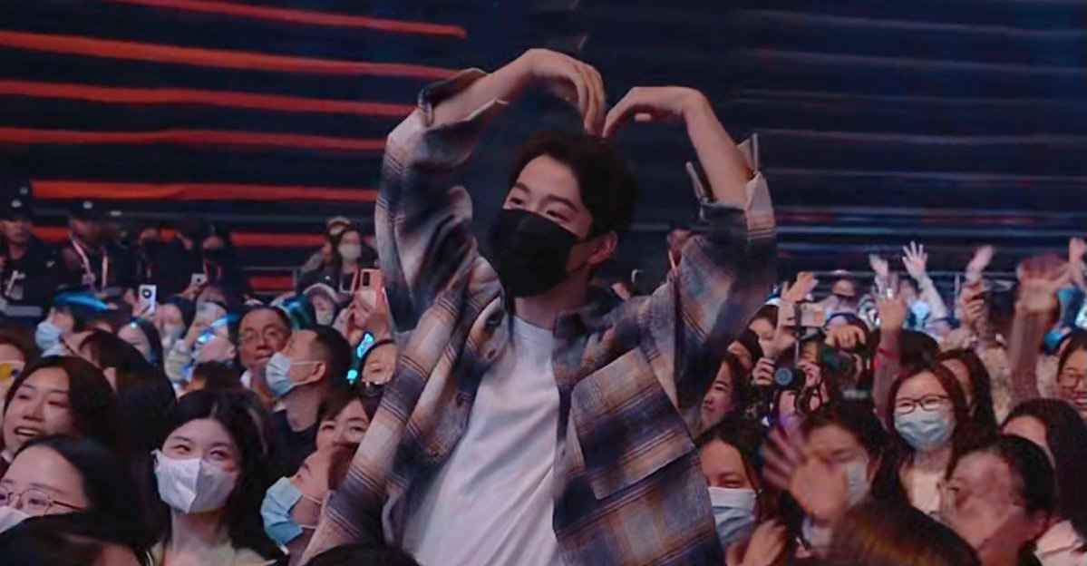 吴宇恒现身《山河令》演唱会 直拍比心双应援
