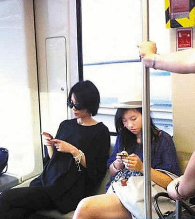 窦靖童终于唱王菲的歌了 网友：太像了