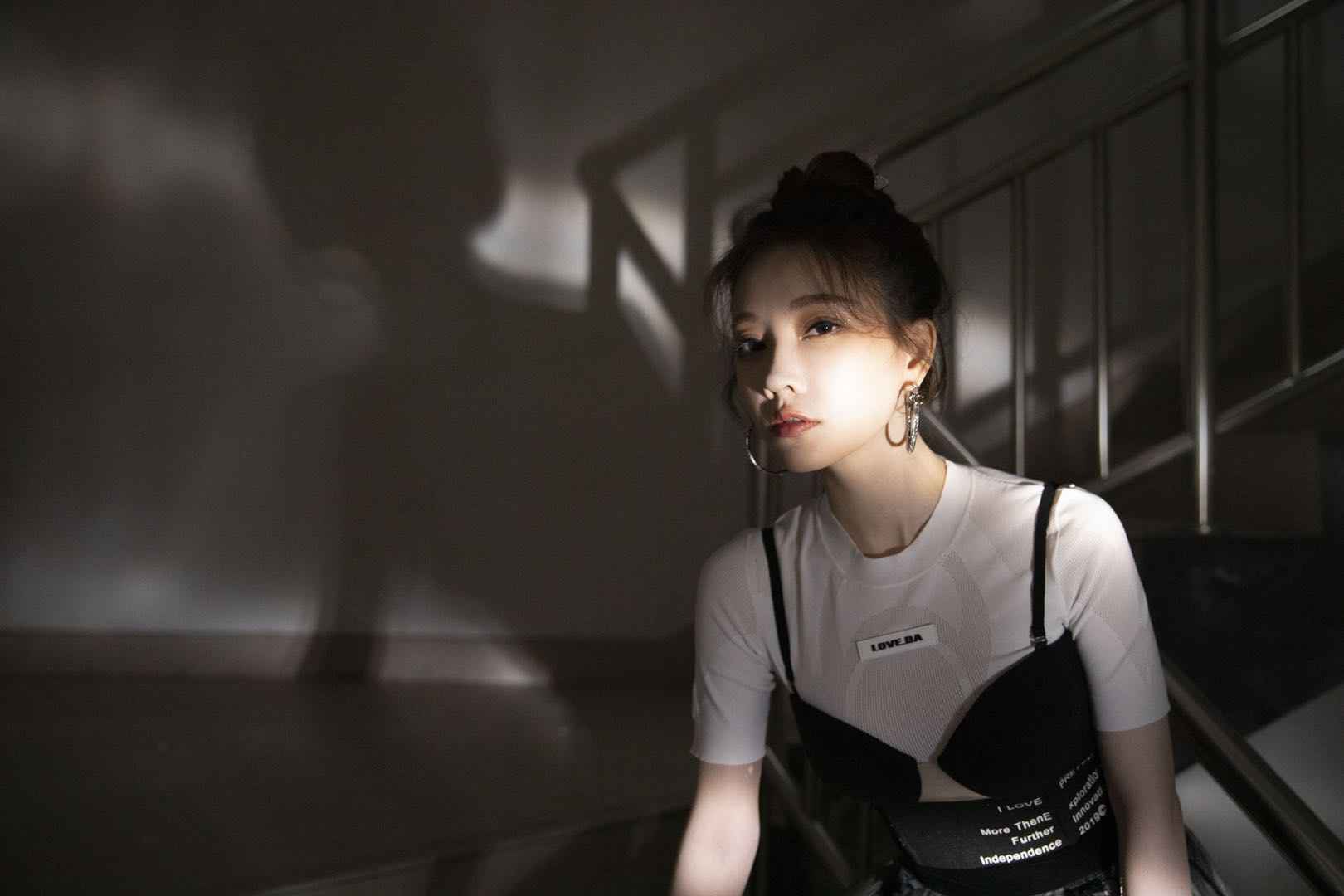 冯提莫音乐盛典认证不俗实力 新歌荣获年度最佳电子音乐单曲