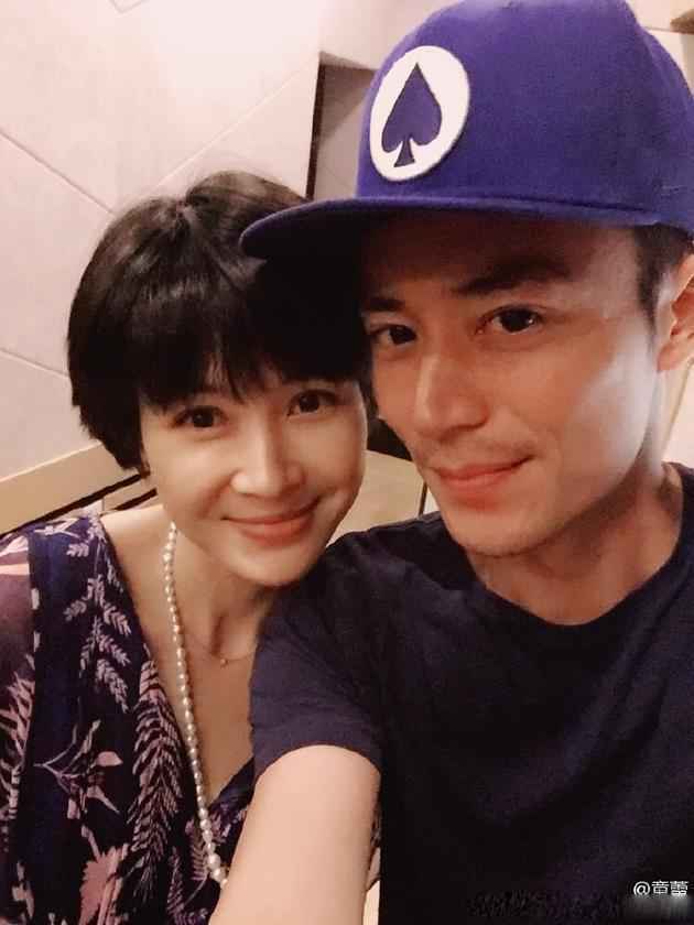 霍建华自拍一点也不老干部 宛如18岁少女