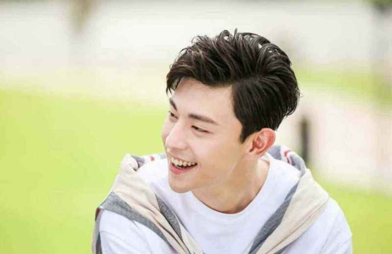 《极限挑战》路透照流出，邓伦做任务露出坏笑，要对成员下手？